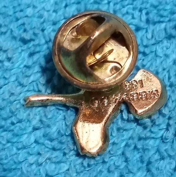 Goldtone Flying Turkey Lapel Pin Harris Vintage - Picture 3 of 3